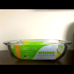 Glass baking dish